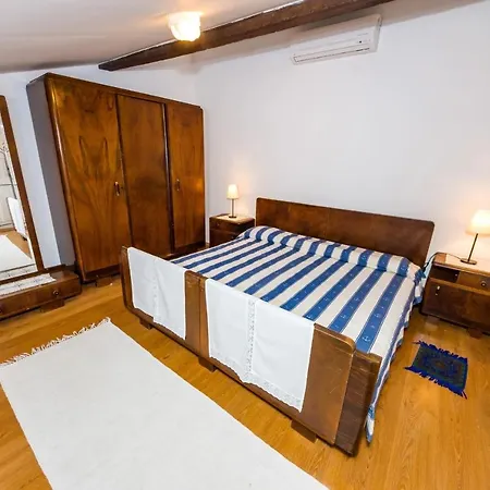 Seaside Holiday House Novigrad - 18162 노비그래드달마샤
